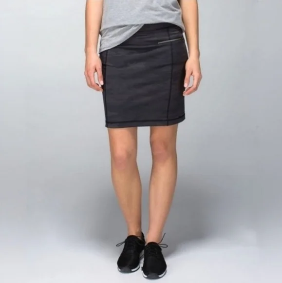 Lululemon Rocket Pencil Skirt Black Retro Grey Camo Zip Pockets Stretch Size 4 - Picture 1 of 16